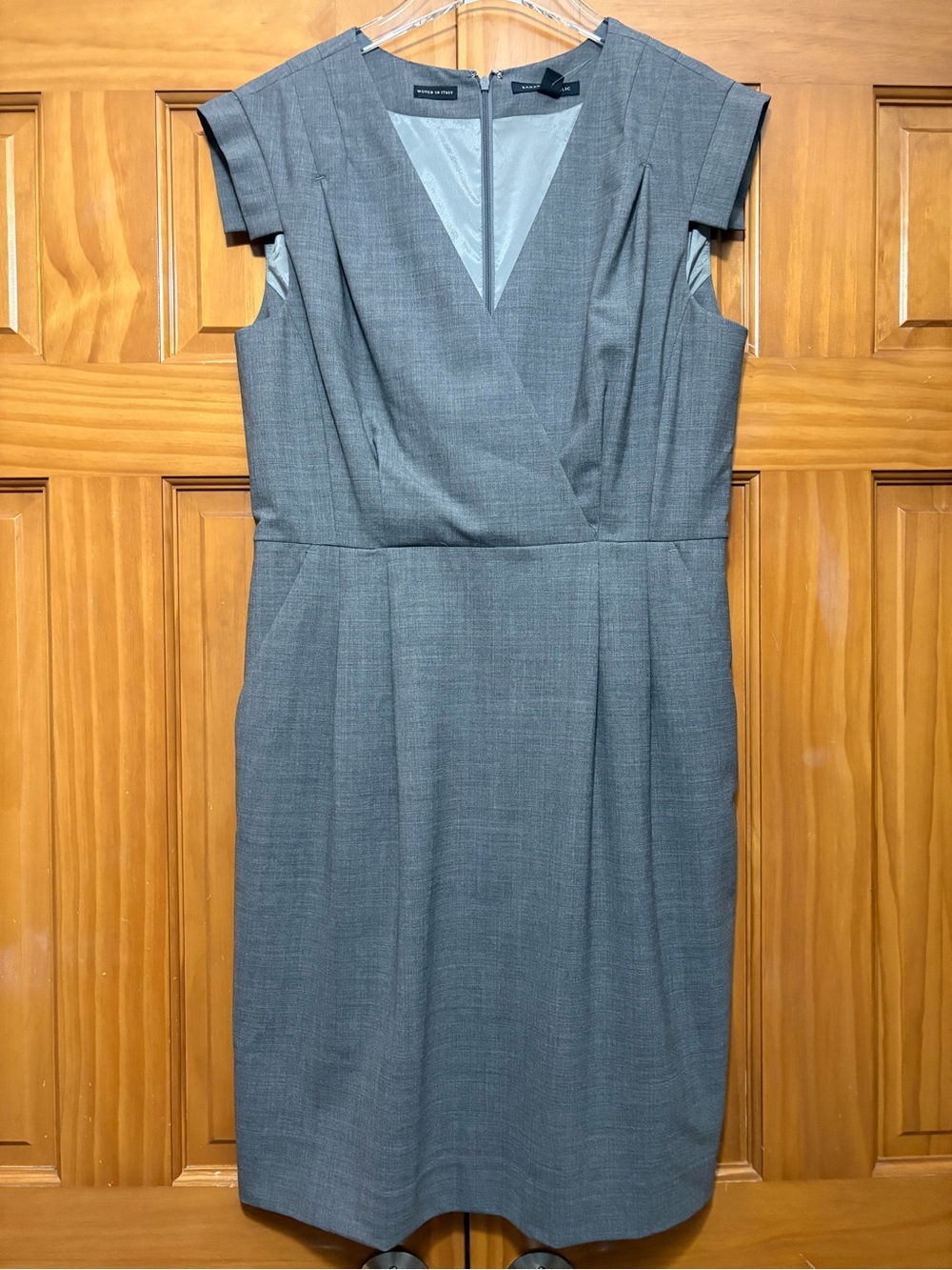 Banana Republic Grey Cap-Sleeve Sheath Dress Woven in Italy Size 12 NWT